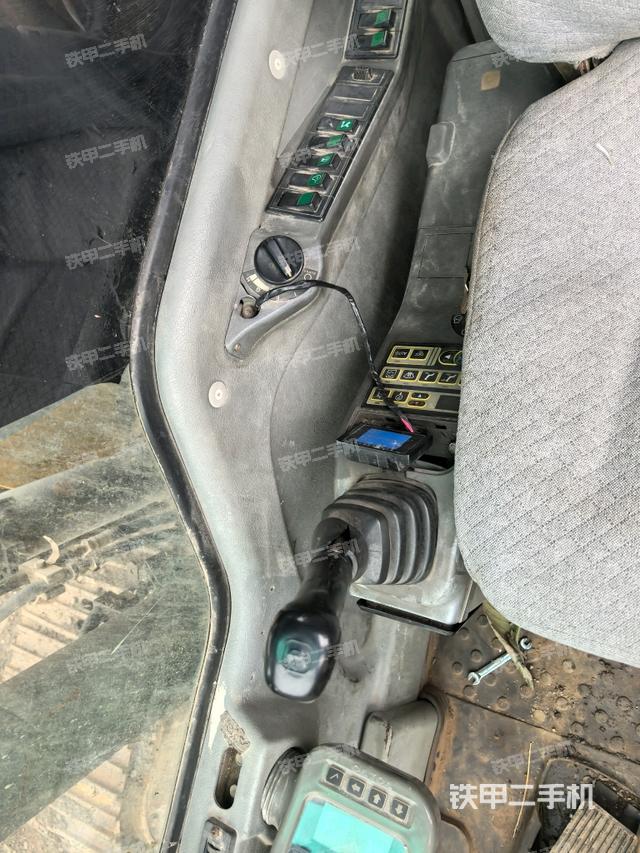 后窗玻璃角標(biāo)（駕駛室部分）