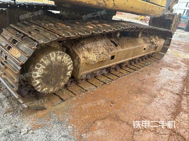 右驅(qū)動輪（行走機(jī)構(gòu)）