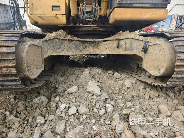 轉(zhuǎn)盤和下車架正前（工作和回轉(zhuǎn)裝置）