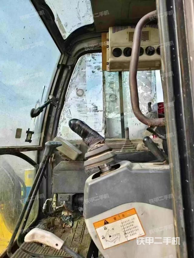 駕駛室整體（整機(jī)外觀）