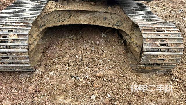 轉(zhuǎn)盤和下車架正前（工作和回轉(zhuǎn)裝置）