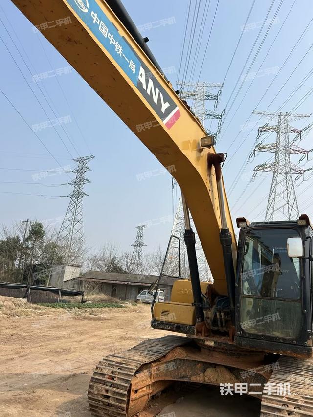 大臂整體?右側(工作和回轉裝置) 大臂整體?右側(工作和回轉裝置)