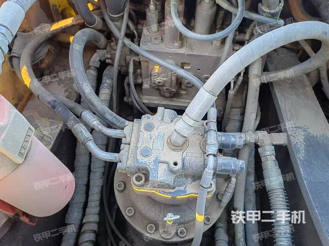 回转马达和主控阀（整机外观）