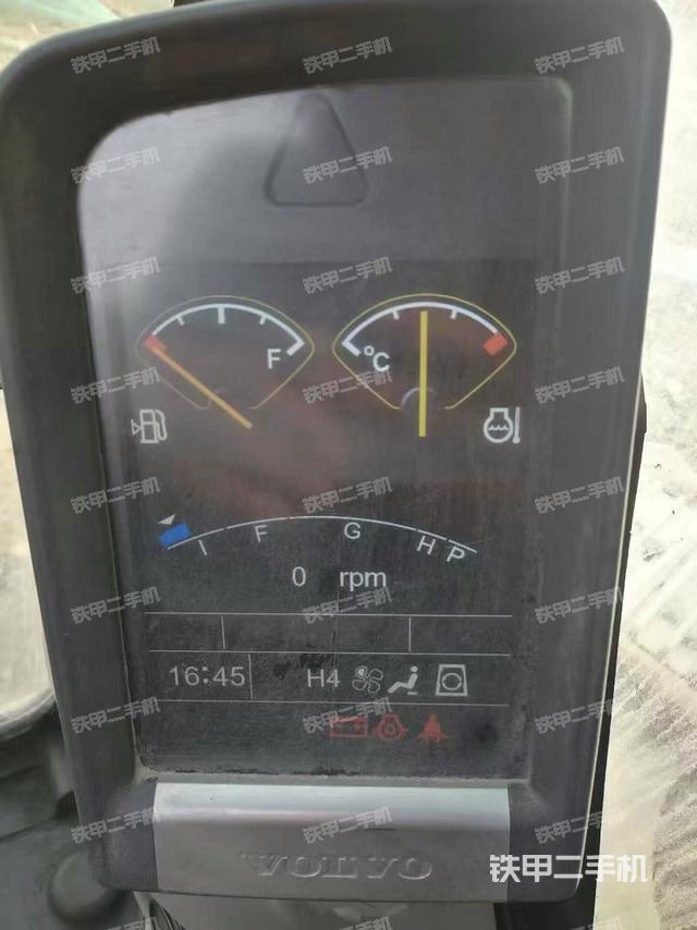 駕駛室頂部(整機(jī)外觀) 駕駛室頂部(整機(jī)外觀)