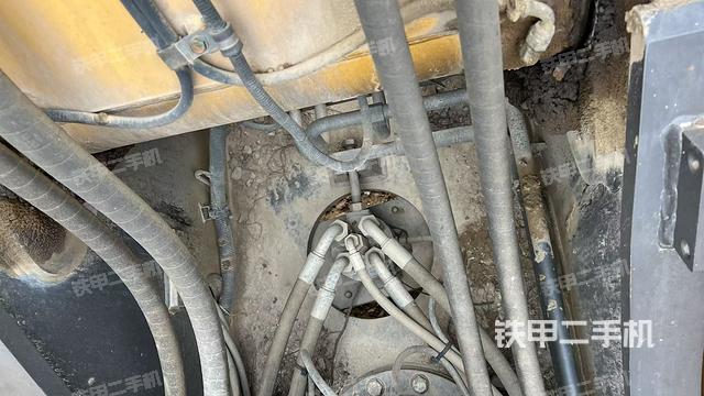 中央回轉(zhuǎn)接頭特寫（上車部件）