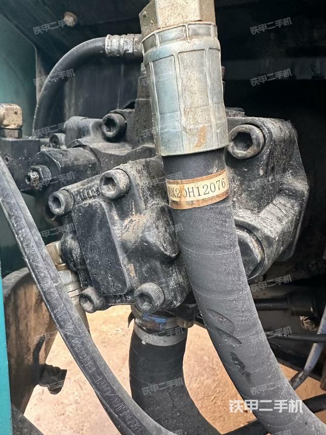 液压泵舱室正面整体（整机外观）