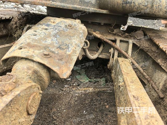 轉(zhuǎn)盤和下車架正前(工作和回轉(zhuǎn)裝置) 轉(zhuǎn)盤和下車架正前(工作和回轉(zhuǎn)裝置)
