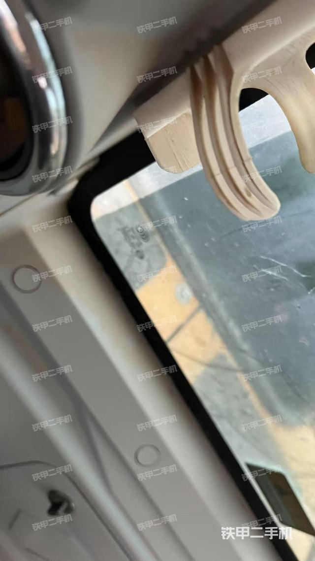 后窗玻璃角標(biāo)(駕駛室部分) 后窗玻璃角標(biāo)(駕駛室部分)