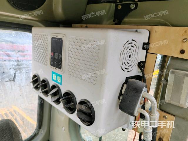 后窗玻璃角標（駕駛室部分）