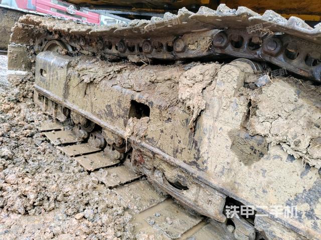 左驅(qū)動輪（行走機構(gòu)）