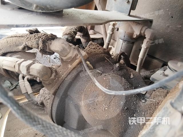 液壓泵艙室正面整體(整機外觀) 液壓泵艙室正面整體(整機外觀)