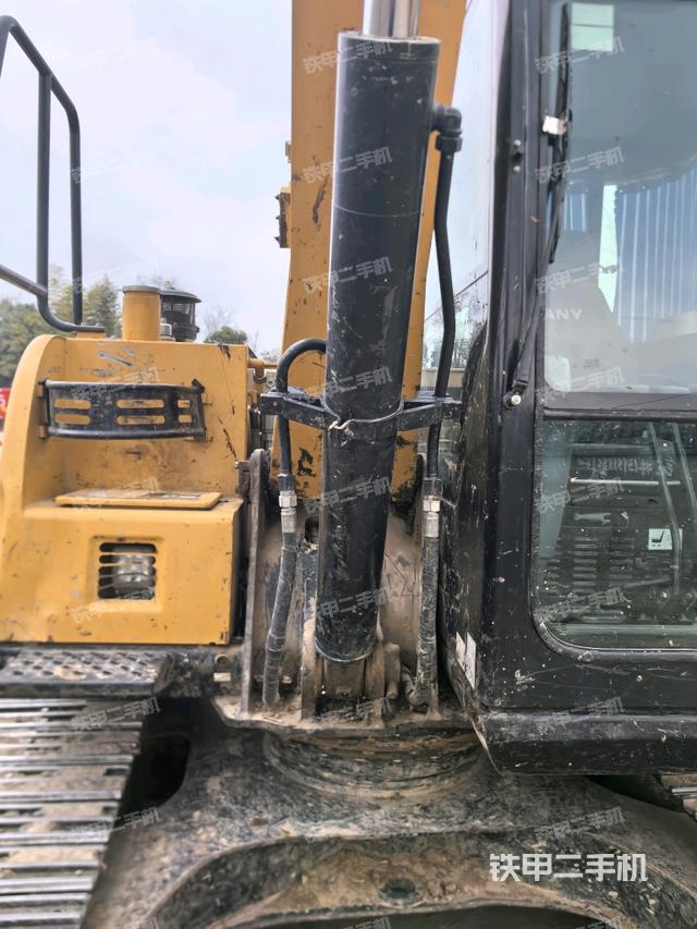 大臂根部?斜（工作和回轉(zhuǎn)裝置）