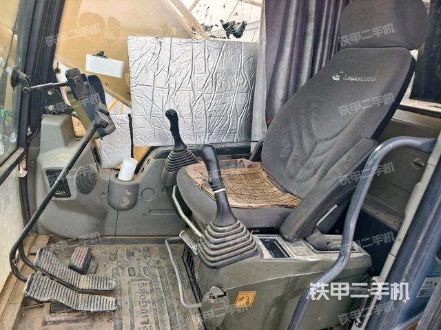 駕駛室左前45度（駕駛室部分）