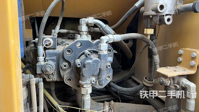 液壓泵斜45?左(大件艙室) 液壓泵斜45?左(大件艙室)