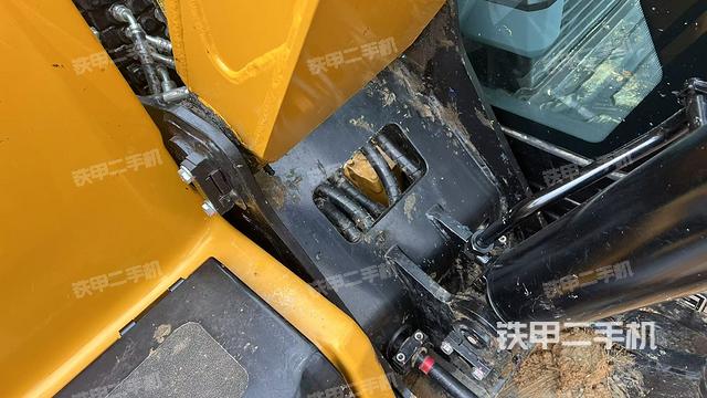 大臂根部?斜（工作和回轉(zhuǎn)裝置）