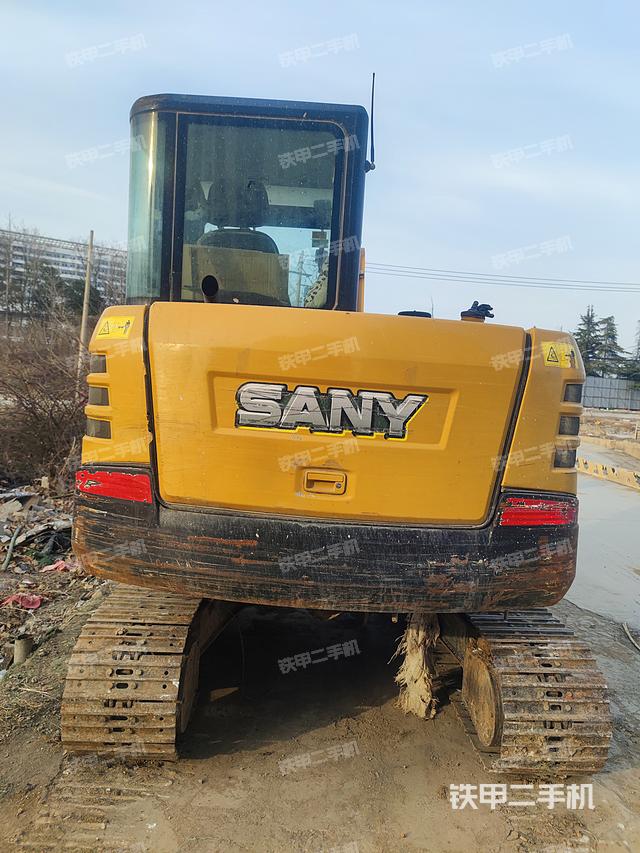 駕駛室頂部（整機外觀）