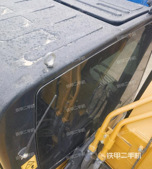 駕駛室頂部（整機外觀）