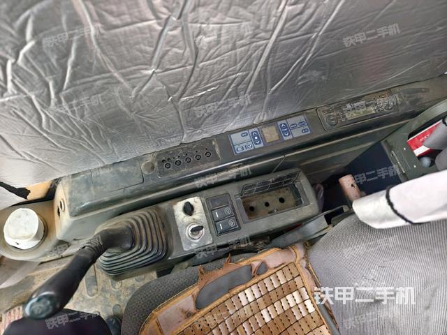 座椅右側(cè)控制臺/鑰匙門/油門/含右手柄（駕駛室部分）