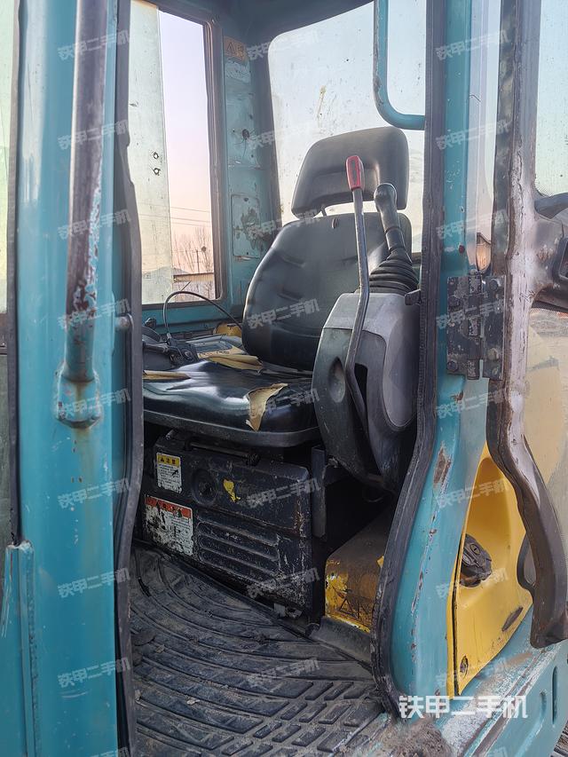 驾驶室整体（整机外观）