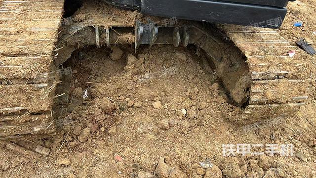 轉(zhuǎn)盤和下車架正前（工作和回轉(zhuǎn)裝置）