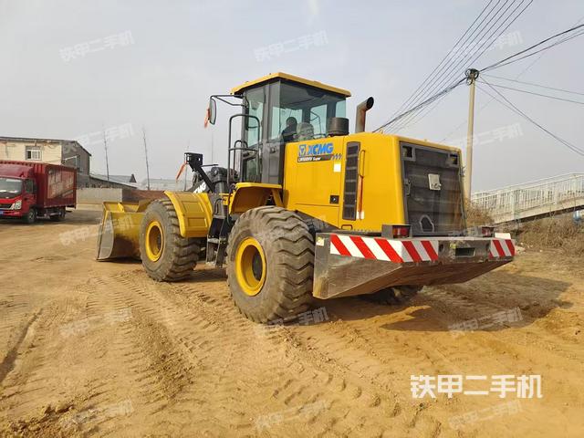 駕駛室操作臺(tái)(整機(jī)外觀及大件) 駕駛室操作臺(tái)(整機(jī)外觀及大件)