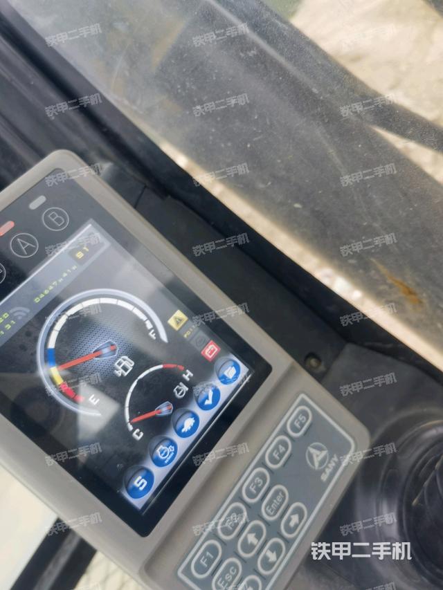 駕駛室整體（整機外觀）