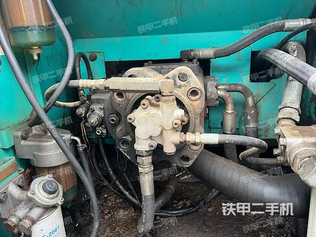 液壓泵艙室正面整體(整機外觀) 液壓泵艙室正面整體(整機外觀)