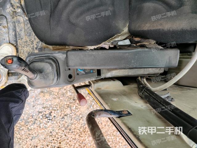 座椅右側(cè)控制臺/鑰匙門/油門/含右手柄（駕駛室部分）