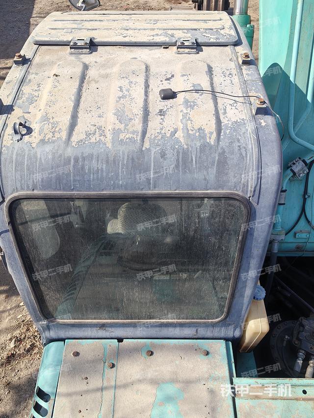 驾驶室顶部（整机外观）