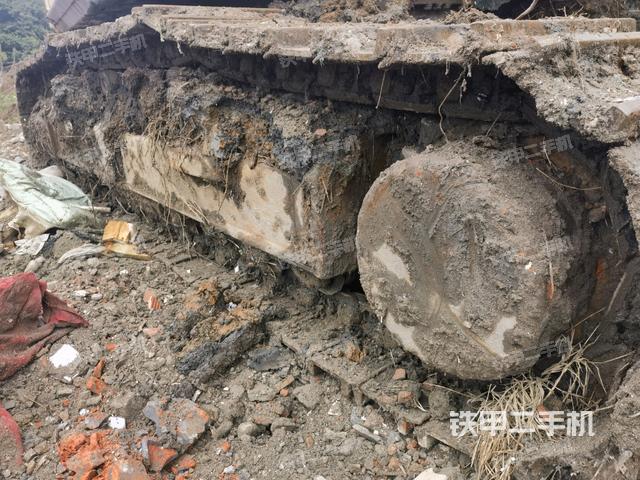 右側(cè)履帶整體(行走機(jī)構(gòu)) 右側(cè)履帶整體(行走機(jī)構(gòu))