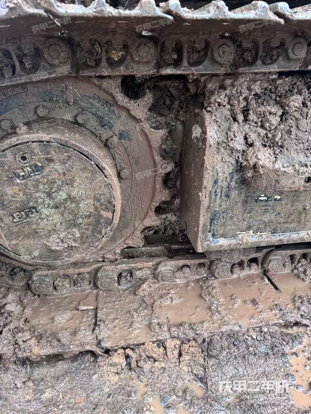 右驅(qū)動輪（行走機(jī)構(gòu)）