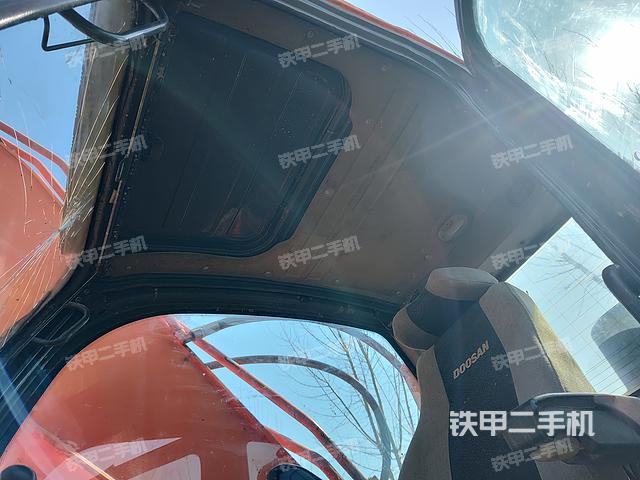 駕駛室頂部（整機外觀）