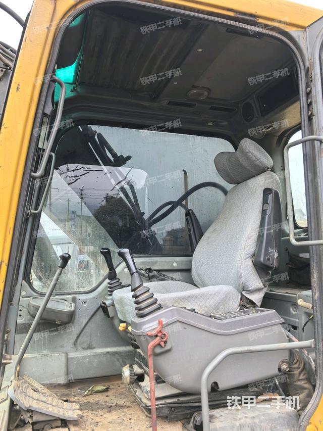 座椅左側(cè)控制臺/音響/含左手柄（駕駛室部分）