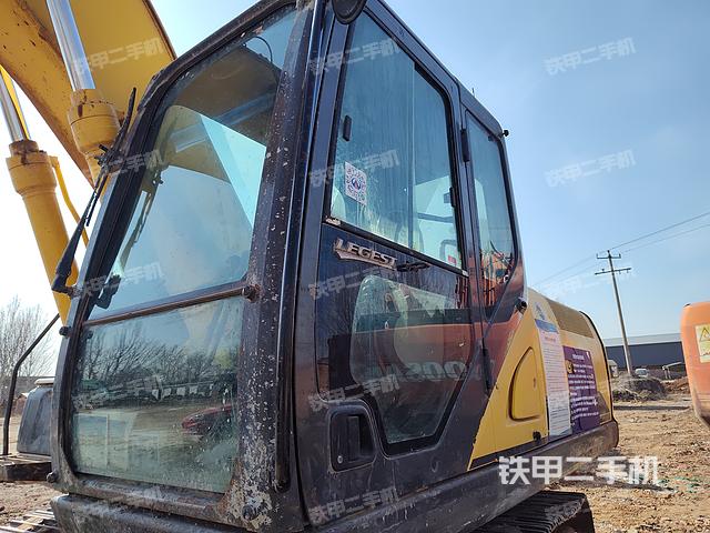 住友SH210-6挖掘机的设备实拍-第7张实拍照片