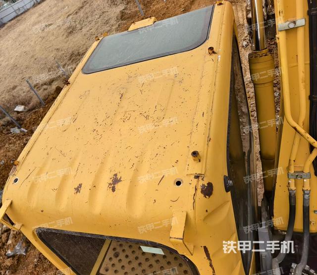 驾驶室顶部（整机外观）