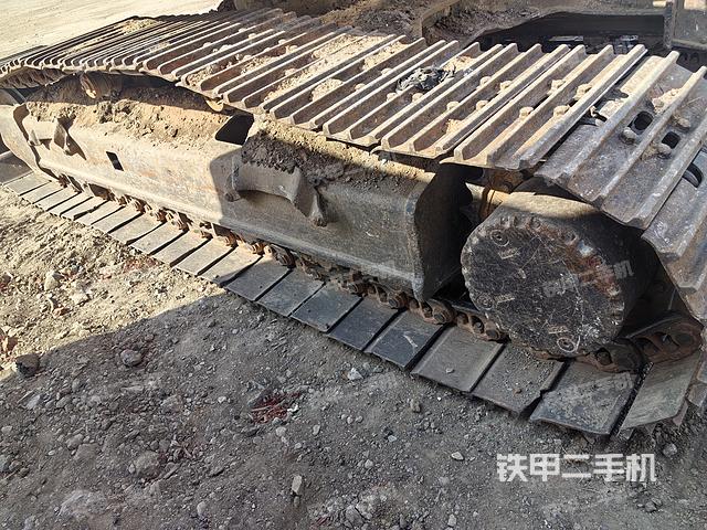 單側(cè)履帶整體(整機外觀) 單側(cè)履帶整體(整機外觀)