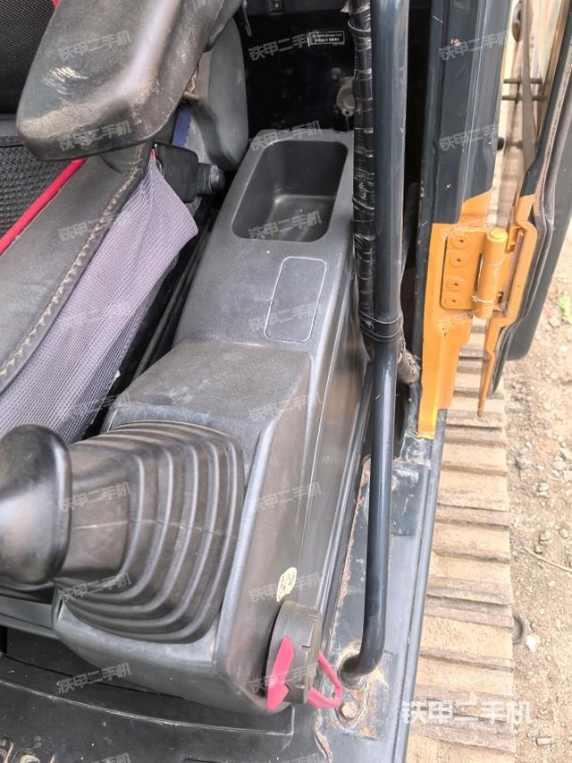 座椅左側(cè)控制臺(tái)/音響/含左手柄（駕駛室部分）