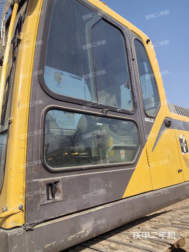 駕駛室整體（整機外觀）