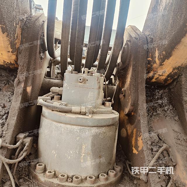 回轉(zhuǎn)馬達(dá)和主控閥(整機(jī)外觀) 回轉(zhuǎn)馬達(dá)和主控閥(整機(jī)外觀)