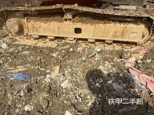 單側(cè)履帶整體(整機(jī)外觀) 單側(cè)履帶整體(整機(jī)外觀)