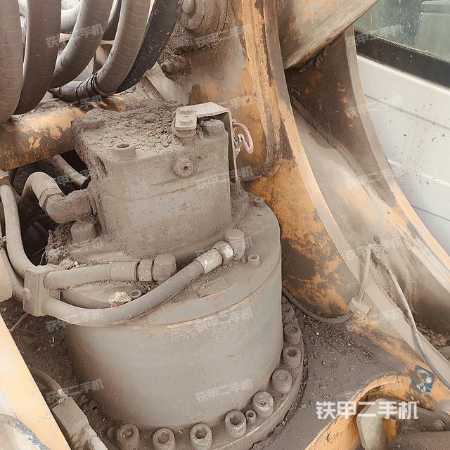 回转马达和主控阀（整机外观）