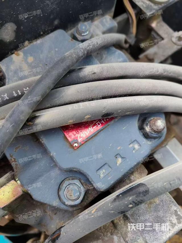 回转马达和主控阀（整机外观）