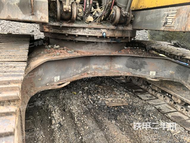 轉(zhuǎn)盤和下車架正前（工作和回轉(zhuǎn)裝置）