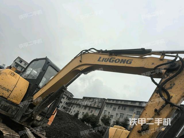 小臂整體左后(工作和回轉(zhuǎn)裝置) 小臂整體左后(工作和回轉(zhuǎn)裝置)