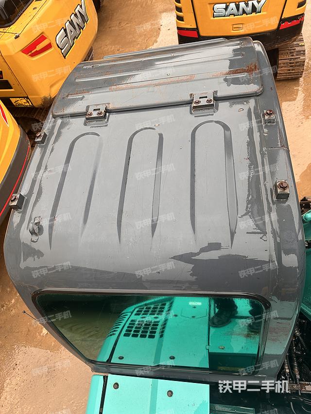 驾驶室顶部（整机外观）