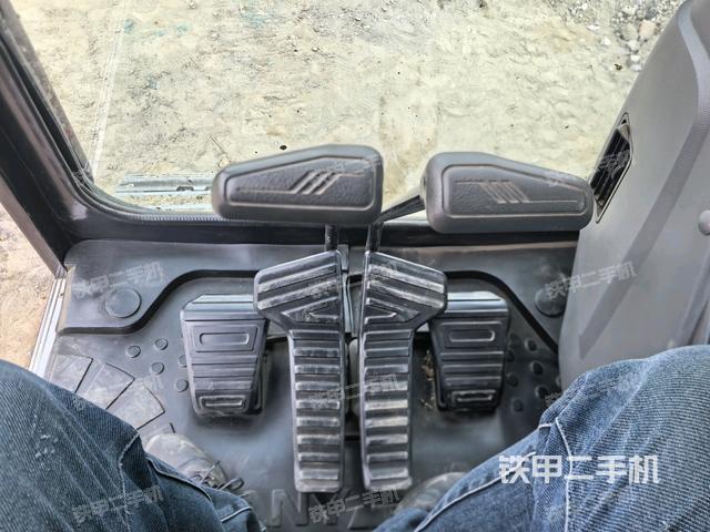 后窗玻璃角標（駕駛室部分）