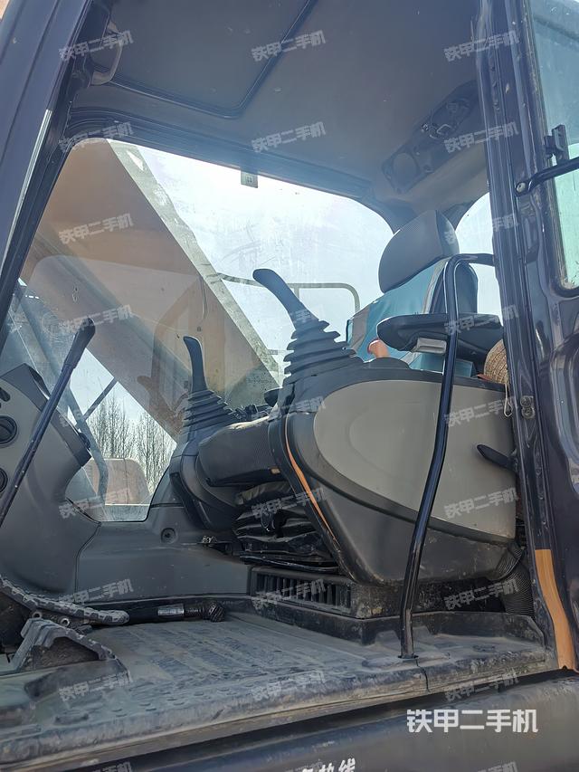 駕駛室整體(整機外觀) 駕駛室整體(整機外觀)