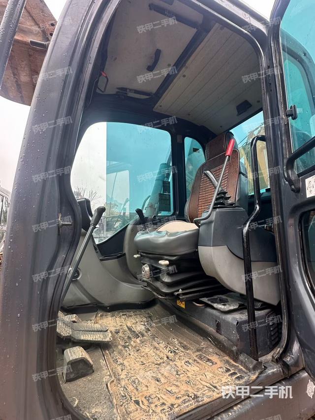 驾驶室整体（整机外观）