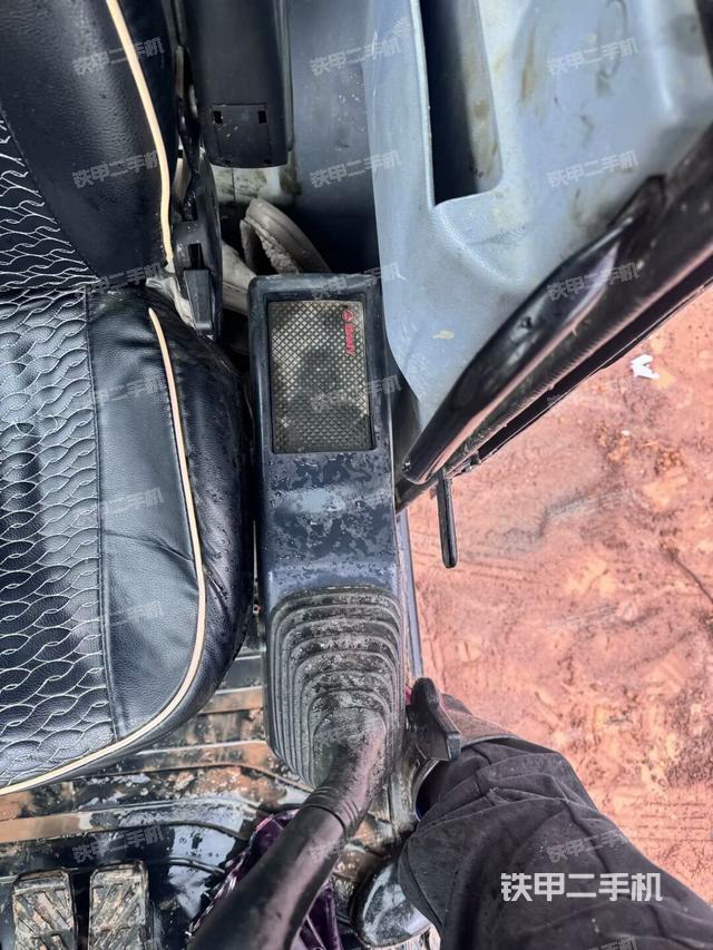 座椅左側(cè)控制臺/音響/含左手柄（駕駛室部分）