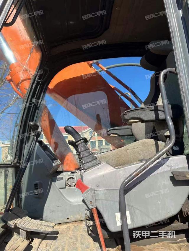 駕駛室整體（整機外觀）